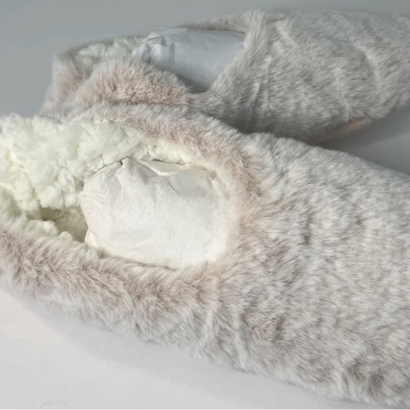 Target Faux Fur Pink Slipper Socks W/ Grippers | Size S (US 5-7) - Picture 4 of 9